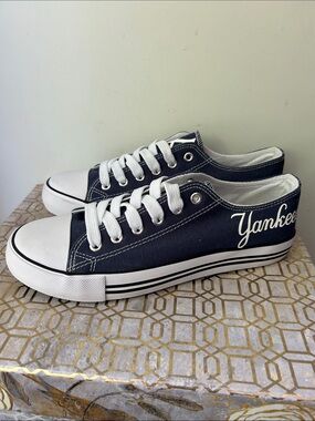 Epic Step Yankees Sneakers Women's size 8